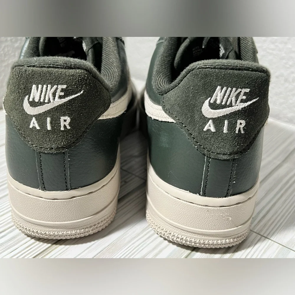 Nike Air Force 1 ‘07 LX‎ men’s sneakers shoes sequoia green cream size 7 low